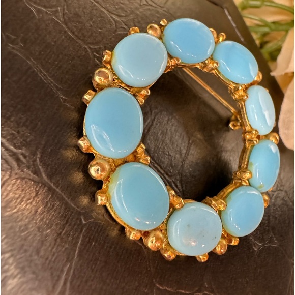Vintage Turquoise Round Shaped Pin/ Broach. Gold With Turquoise Cabochons - Picture 11 of 14